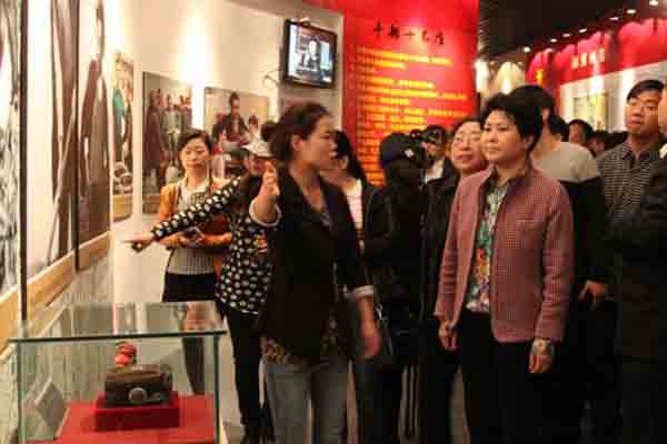 2014年4月9日，市妇联机关全体党员干部，赴兰考县焦裕禄纪念馆参观学习