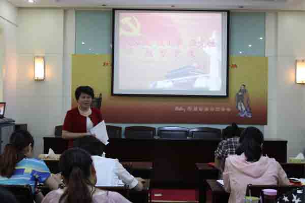 2014.7.1郑州市妇联机关“七一”举行“议家风&amp;nbsp;谈国事&amp;nbsp;强党性”微信党课