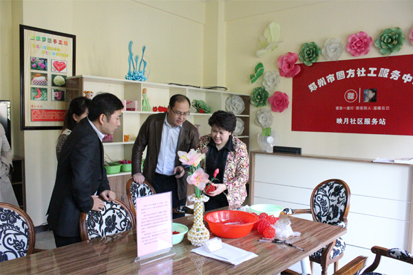 2014年9月19日郑州市妇联主席、党组书记马斐颖到管城回族区映月路社区调研