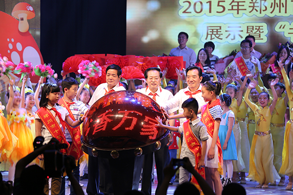 2015年5月27日，郑州市妇联在郑州艺术宫举办&amp;nbsp;“书香童心中国梦”2015年郑州市庆“六