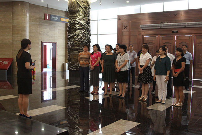 2015年8月5日市妇联全体同志赴郑州中原英烈纪念馆开展“勿忘国耻、圆梦中华”主题教育活动