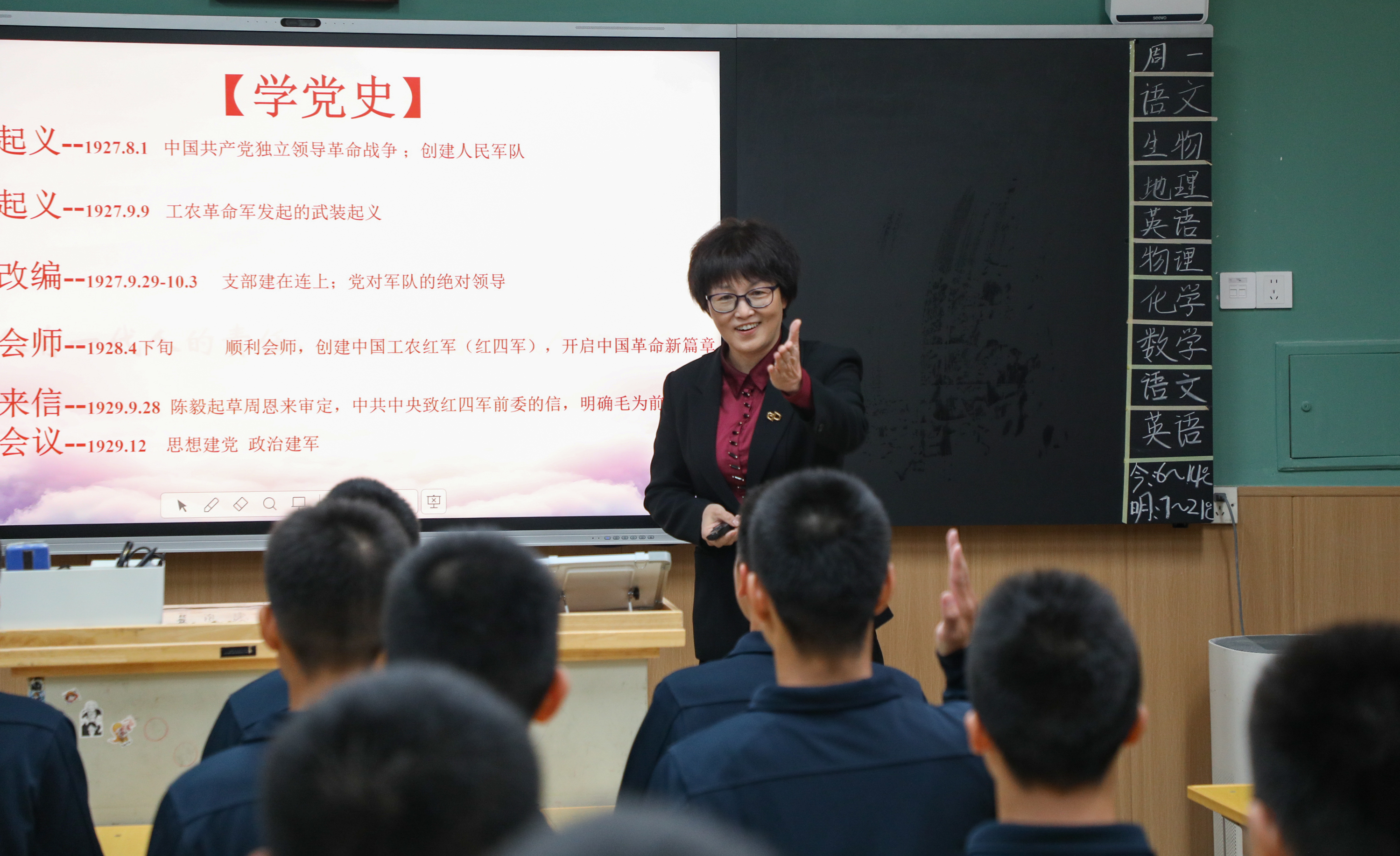 河南省三八红旗奖先进个人：郑州市第九中学 党委书记 周继莉