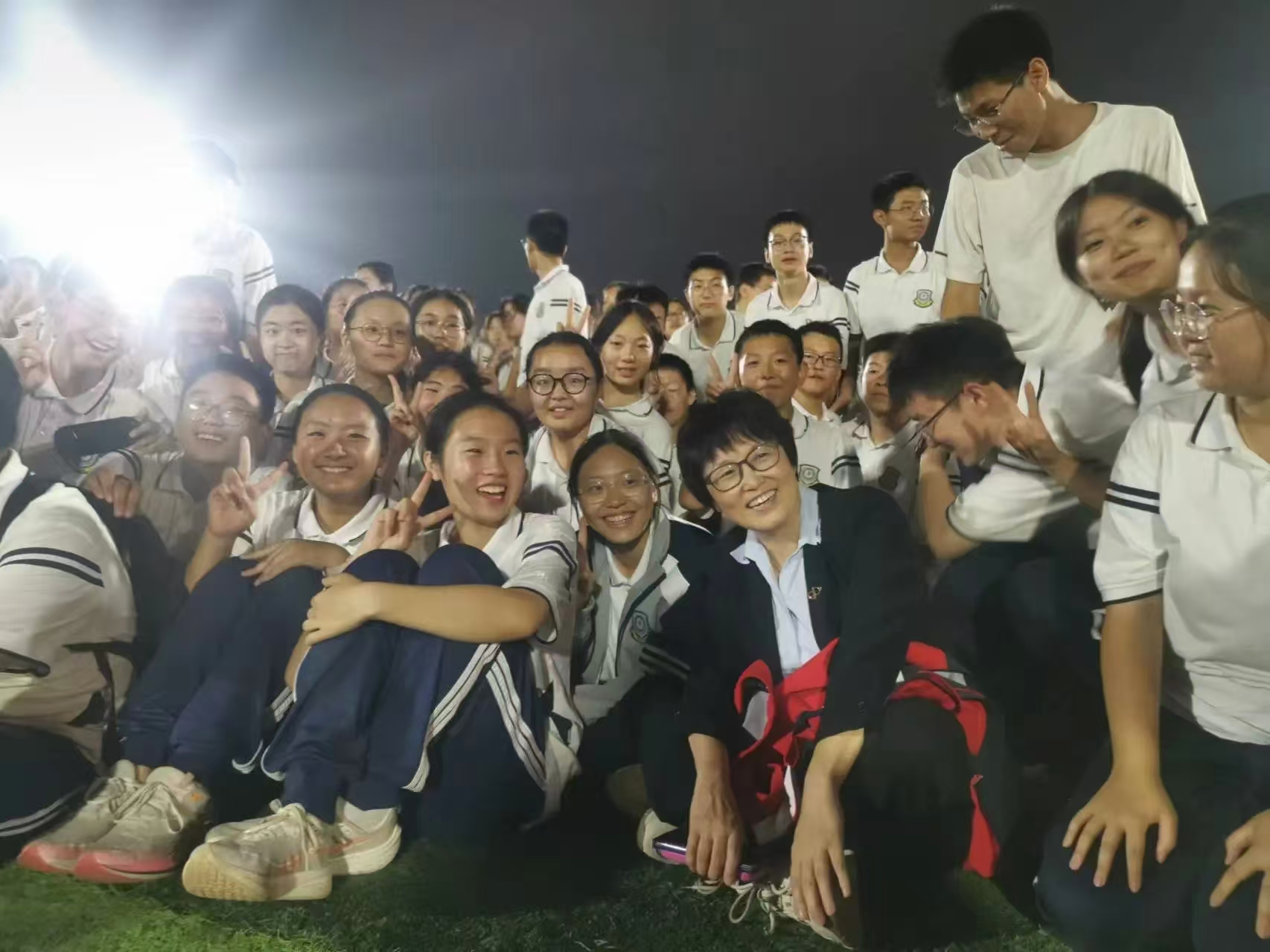 河南省三八红旗奖先进个人：郑州市第九中学 党委书记 周继莉