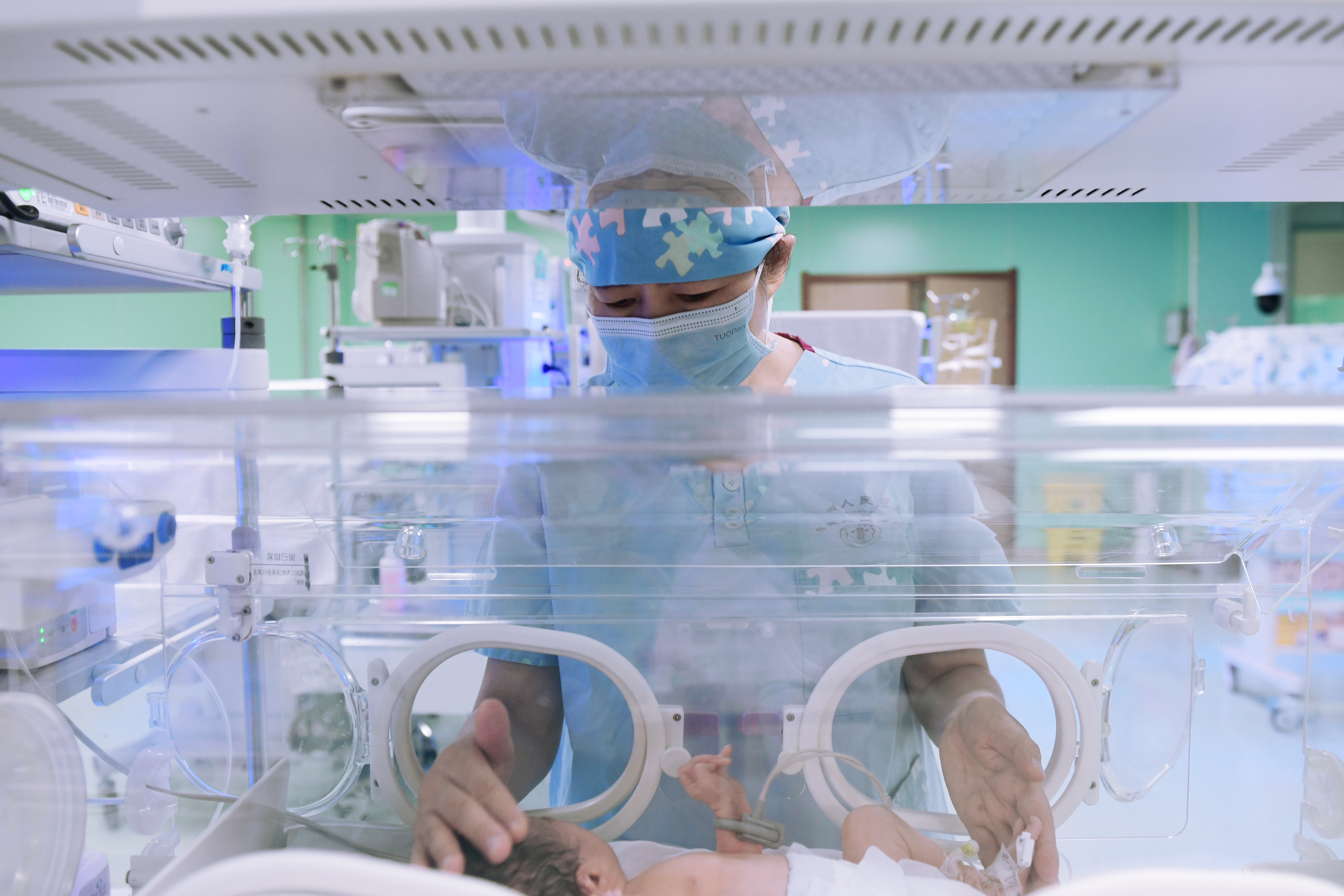 河南省三八红旗奖先进个人：郑州人民医院主任护师 贾美云