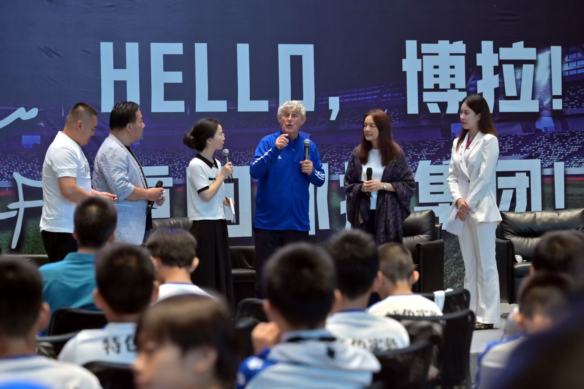 河南省三八红旗奖先进个人：市委外办翻译室主任 郑丽娟