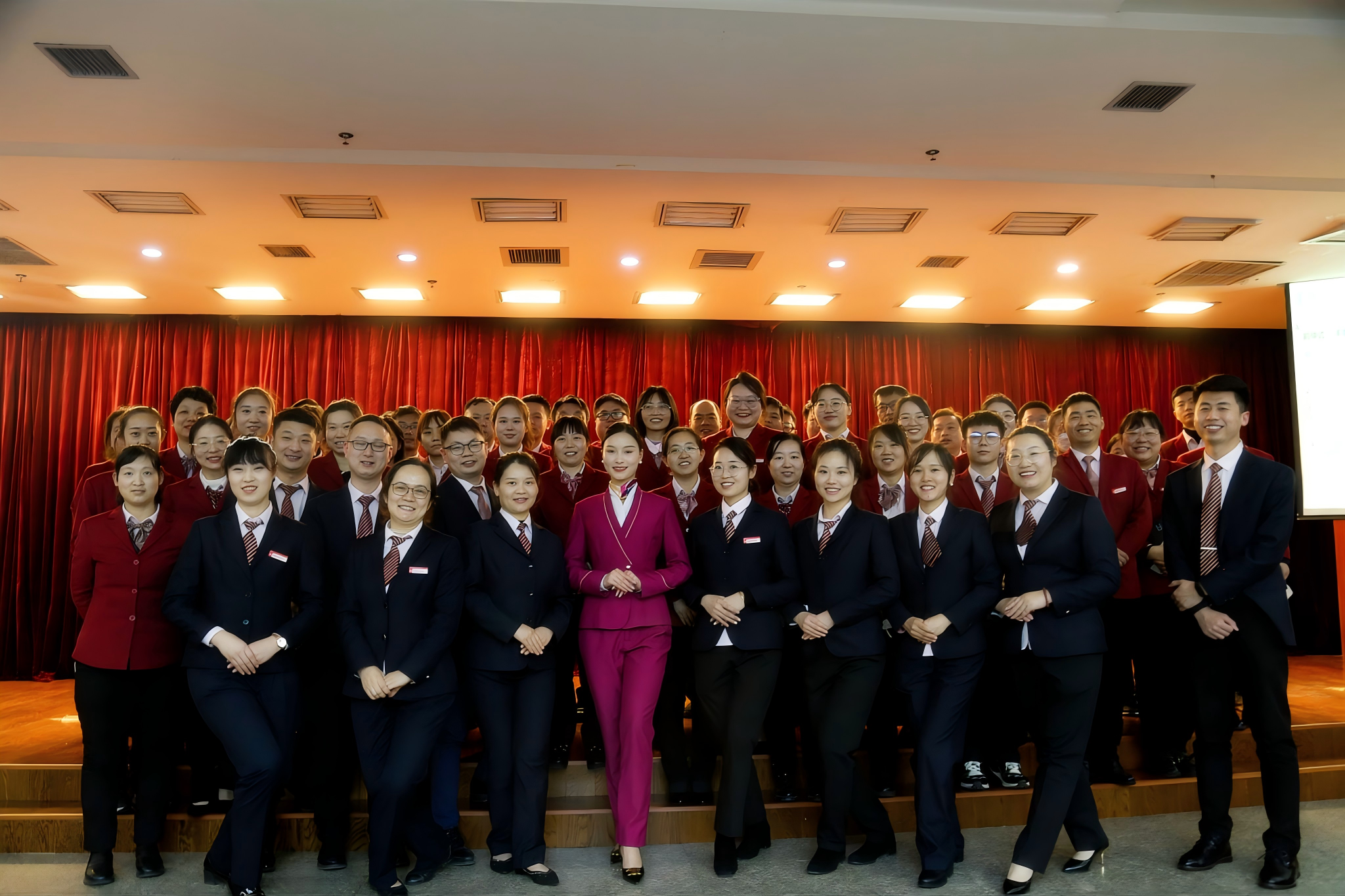 河南省三八红旗奖先进集体：河南省郑州市新华书店有限公司